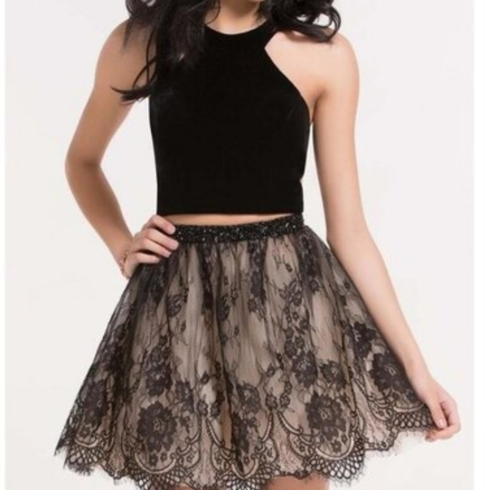 NWT Alyce Paris Black Velvet Top & Lace Skirt Size 10